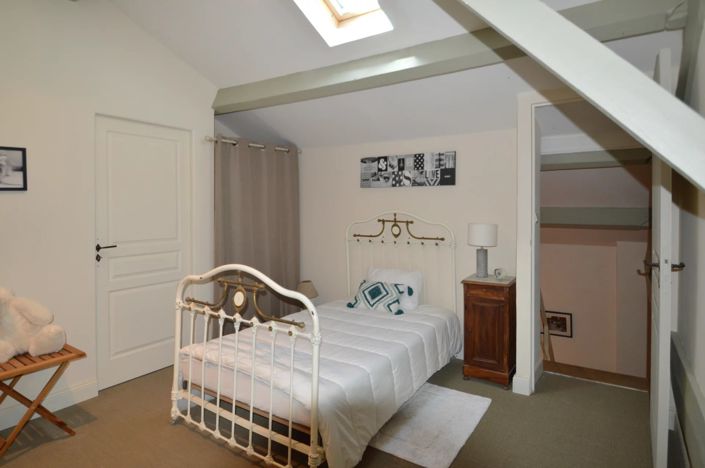 Image No.9-6 Bed House for sale