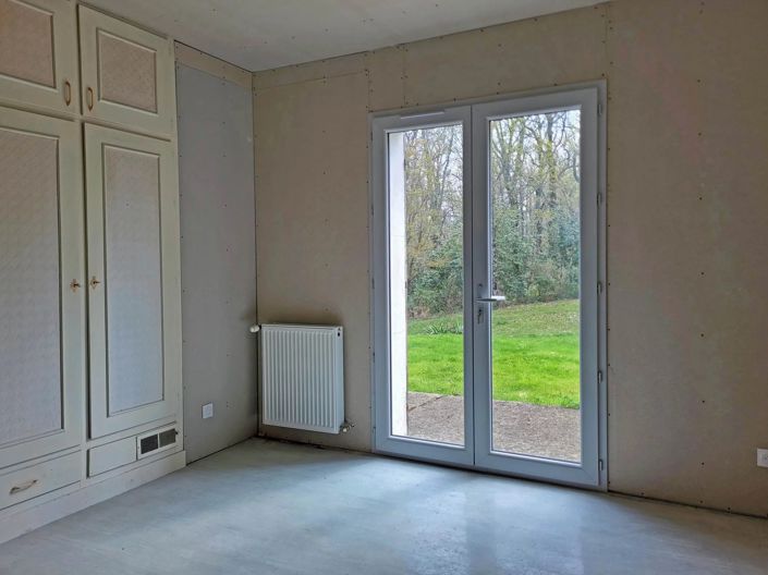 Image No.8-6 Bed House for sale