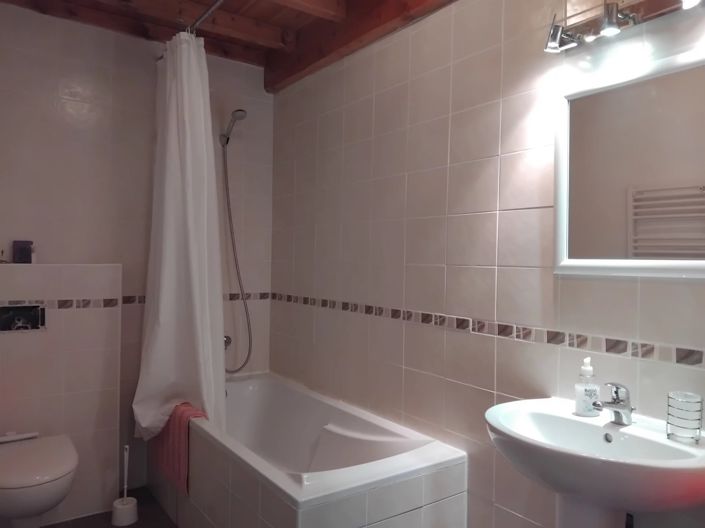 Image No.10-8 Bed House for sale