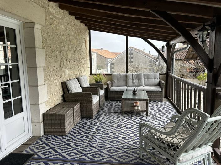 Image No.7-7 Bed House for sale