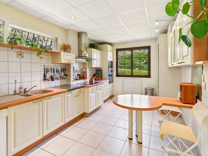 Image No.6-5 Bed House for sale