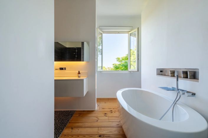 Image No.11-8 Bed House for sale