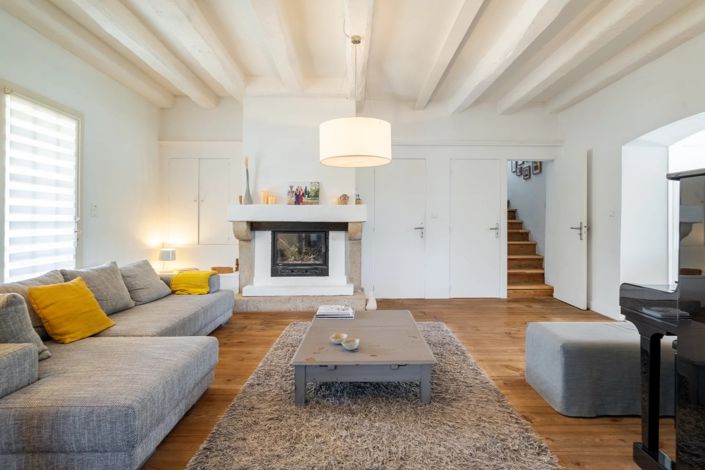 Image No.5-8 Bed House for sale