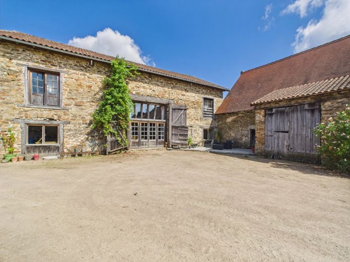 Image No.5-9 Bed Farmhouse for sale