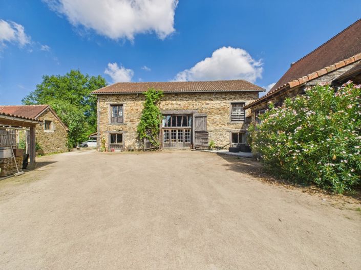 Image No.11-9 Bed Farmhouse for sale