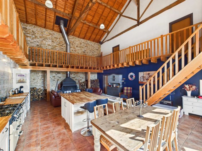 Image No.2-9 Bed Farmhouse for sale