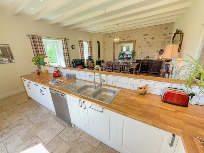 Image No.8-6 Bed House for sale