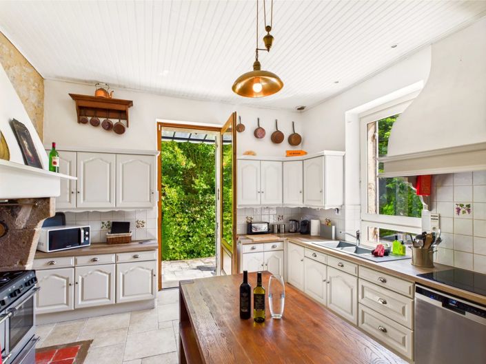 Image No.6-5 Bed House for sale