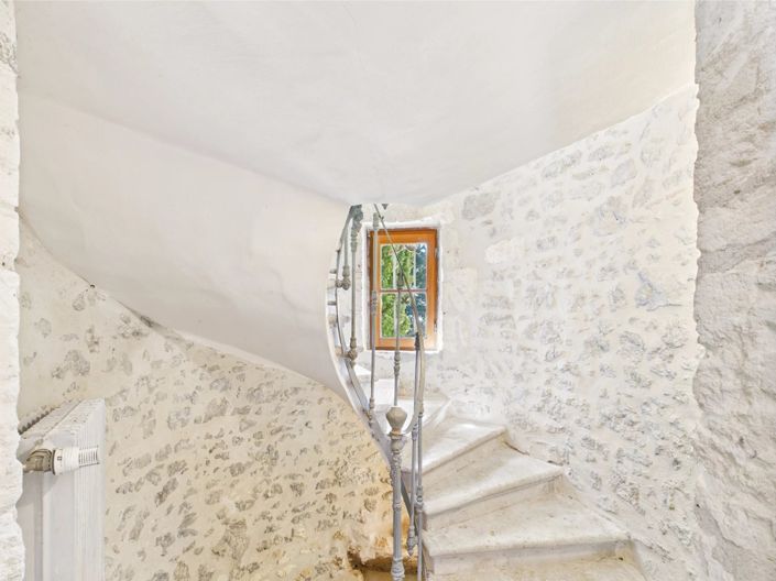 Image No.7-5 Bed House for sale