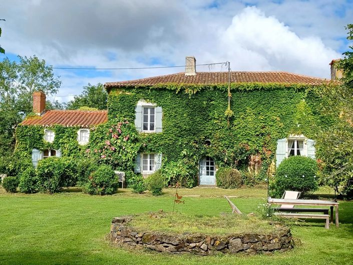 Image No.1-6 Bed House for sale