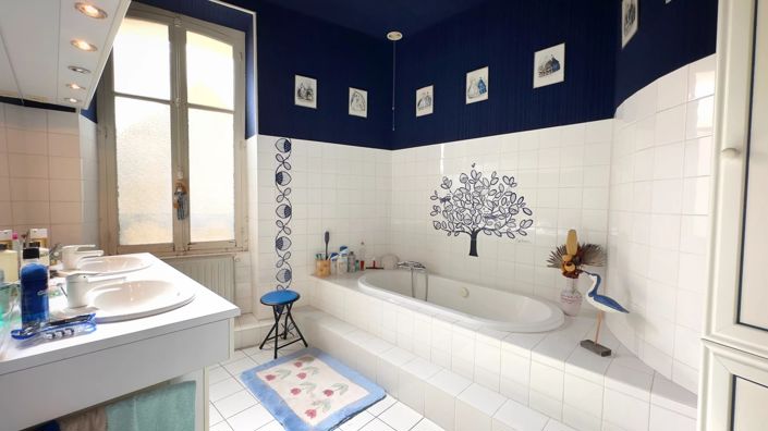 Image No.12-5 Bed Commercial for sale