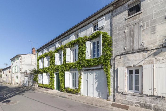 Image No.1-6 Bed House for sale