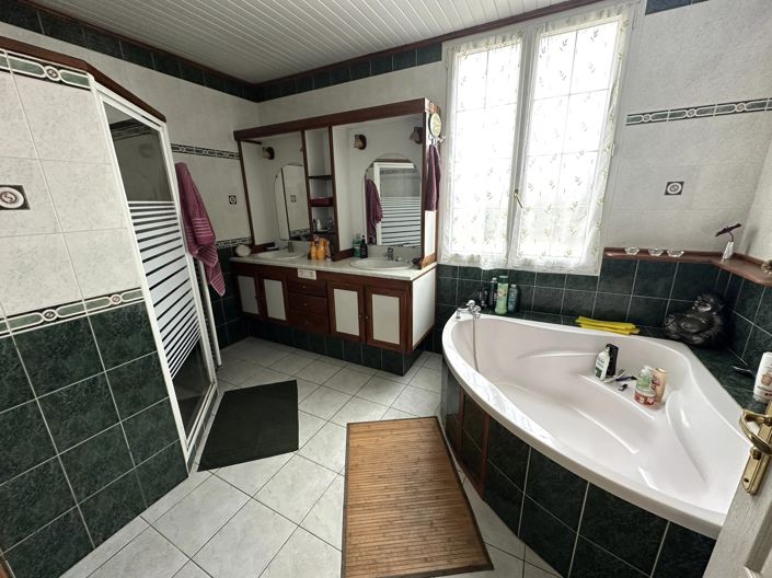 Image No.10-3 Bed House for sale