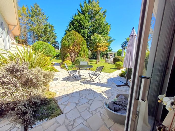 Image No.11-5 Bed House for sale