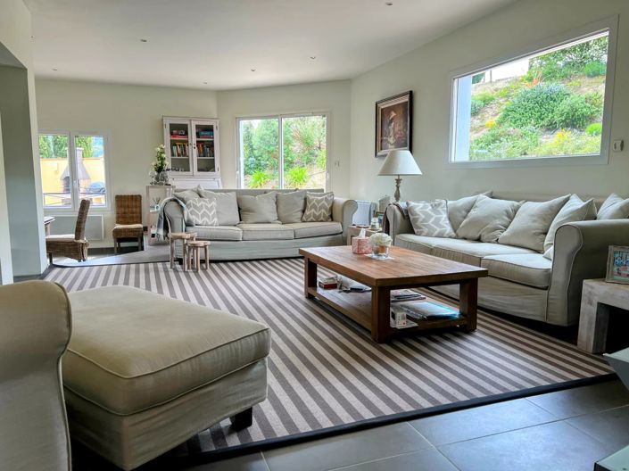 Image No.2-5 Bed House for sale