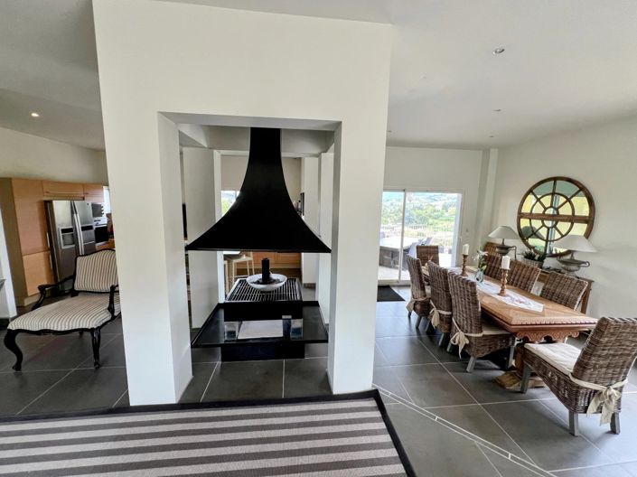 Image No.9-5 Bed House for sale