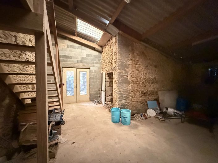 Image No.8-2 Bed House for sale