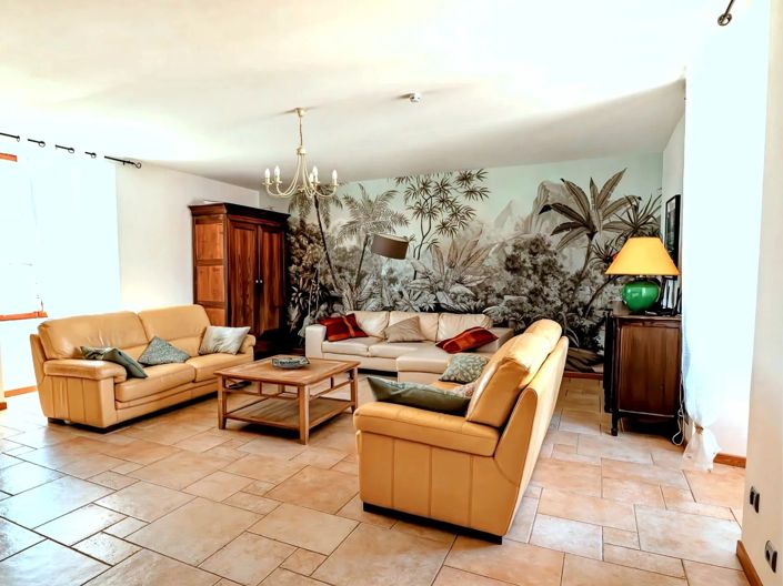 Image No.7-11 Bed House for sale