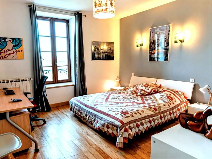 Image No.10-11 Bed House for sale