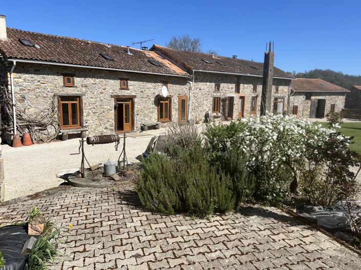 Image No.15-9 Bed Farmhouse for sale