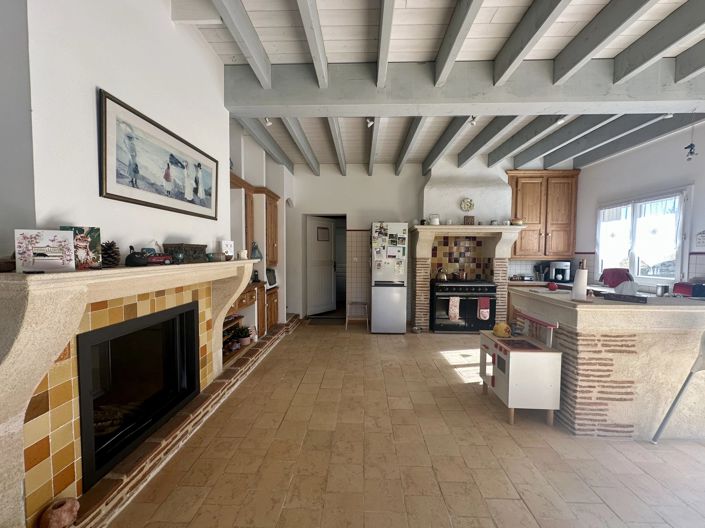 Image No.7-5 Bed House for sale