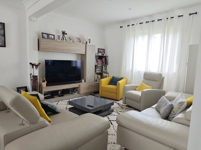 Image No.4-4 Bed House for sale