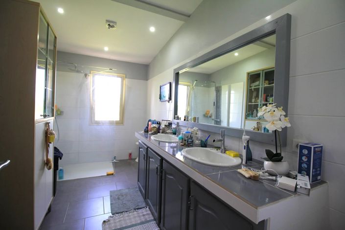 Image No.7-11 Bed House for sale