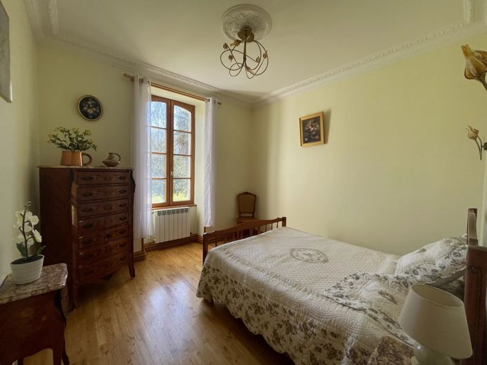 Image No.10-3 Bed House for sale