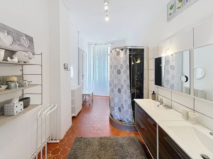 Image No.12-7 Bed House for sale