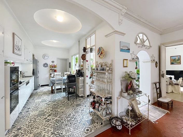 Image No.5-7 Bed House for sale