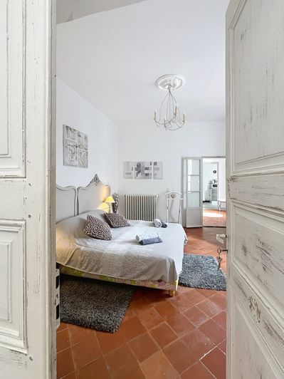 Image No.9-7 Bed House for sale