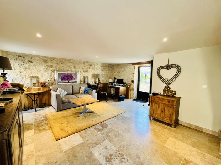 Image No.12-4 Bed House for sale