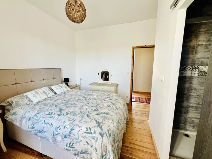 Image No.6-4 Bed House for sale