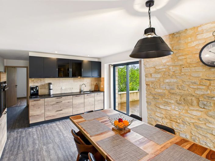 Image No.8-5 Bed House for sale