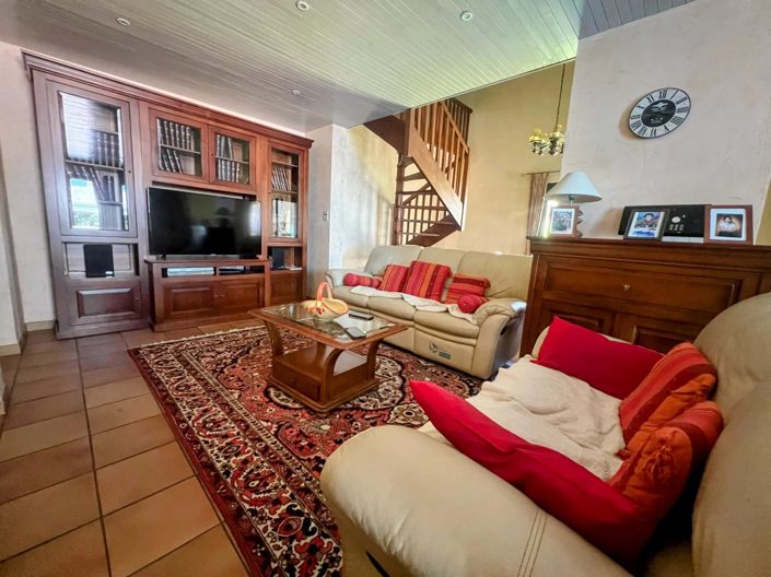 Image No.7-5 Bed House for sale