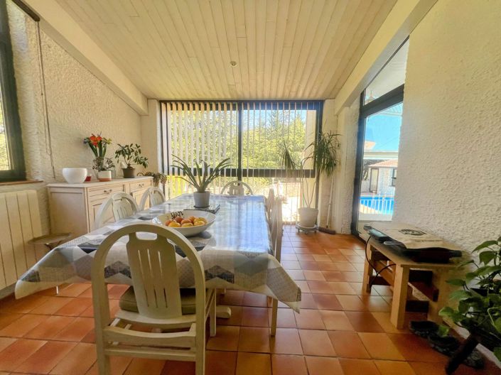 Image No.8-5 Bed House for sale