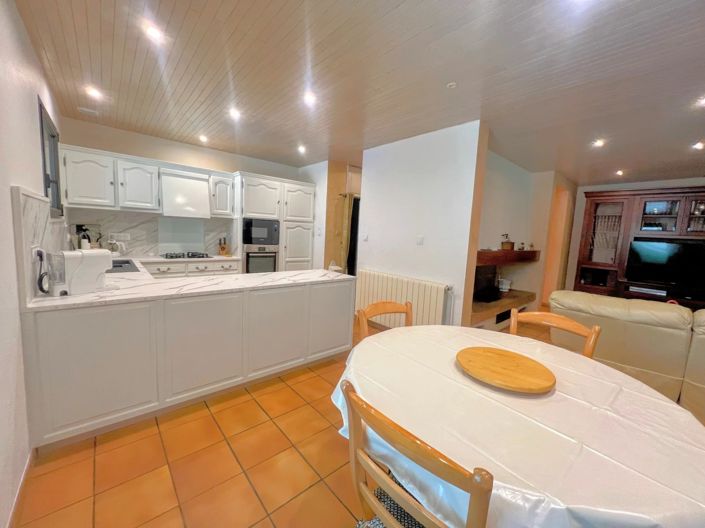 Image No.6-5 Bed House for sale