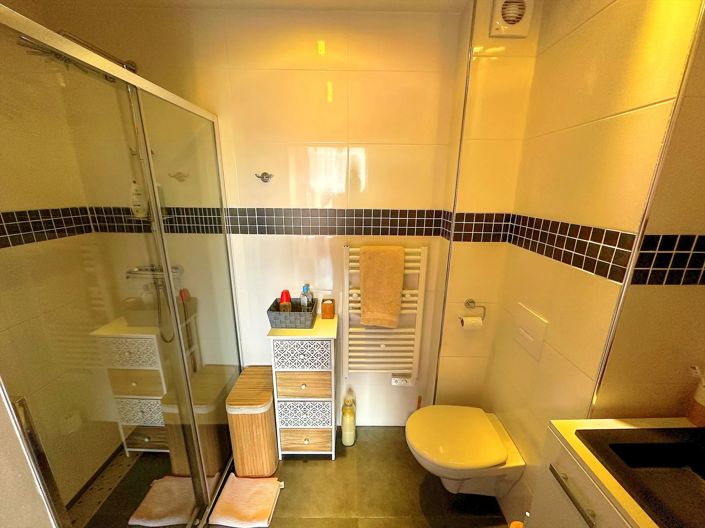 Image No.10-2 Bed House for sale