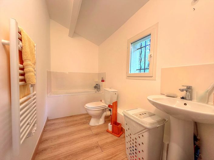 Image No.12-2 Bed House for sale