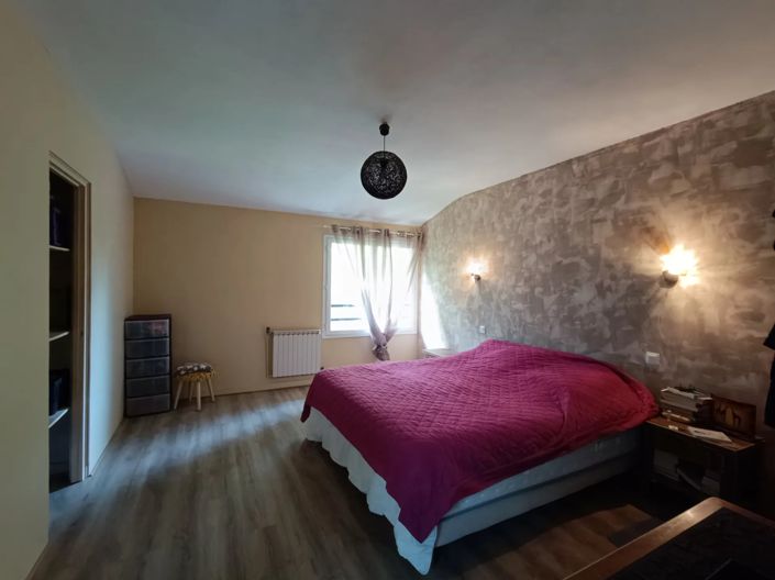 Image No.6-5 Bed House for sale