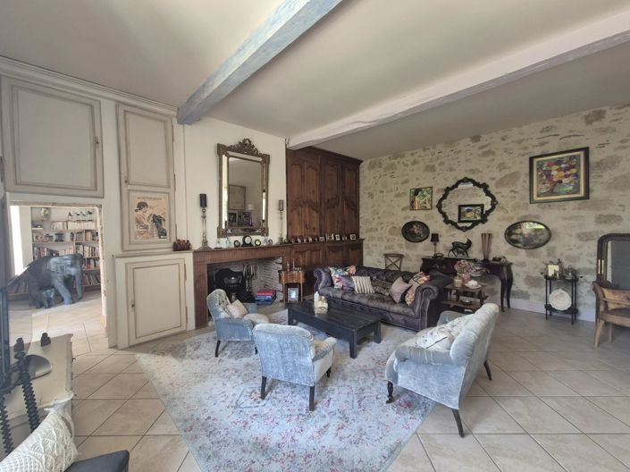 Image No.8-5 Bed House for sale