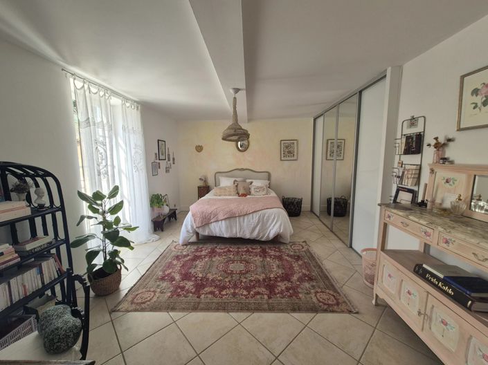 Image No.10-5 Bed House for sale