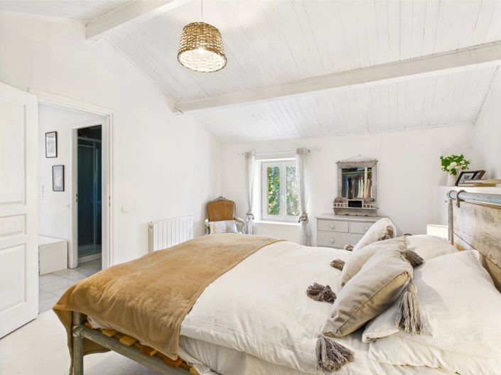 Image No.8-7 Bed Farmhouse for sale