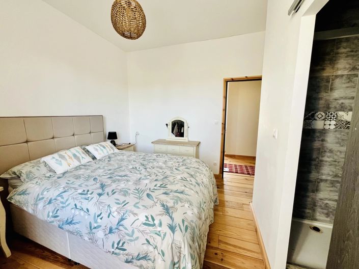 Image No.6-6 Bed House for sale