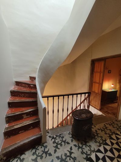 Image No.8-5 Bed House for sale