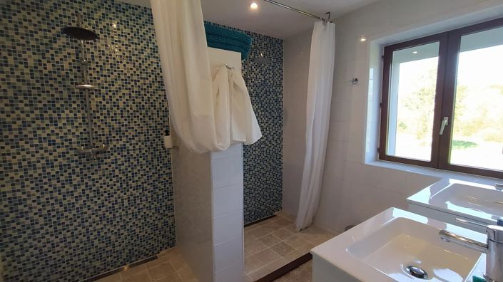 Image No.14-8 Bed House for sale