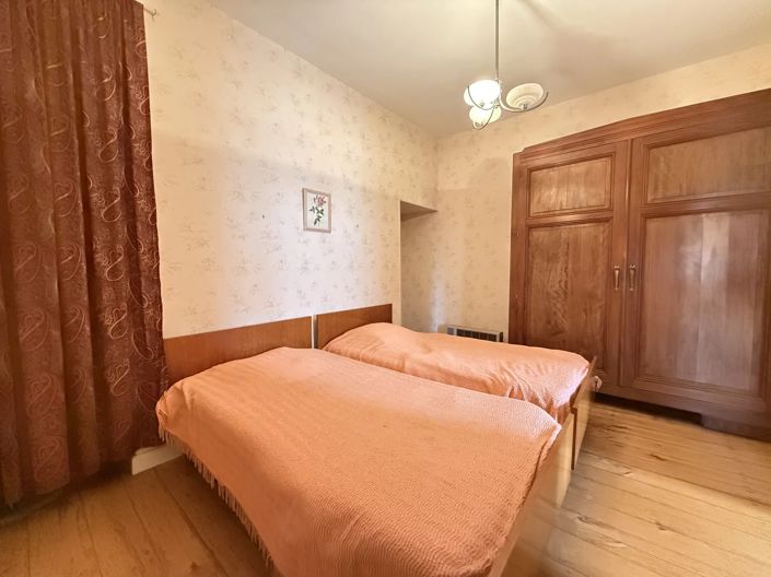 Image No.13-6 Bed House for sale