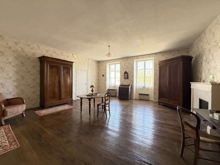 Image No.8-6 Bed House for sale