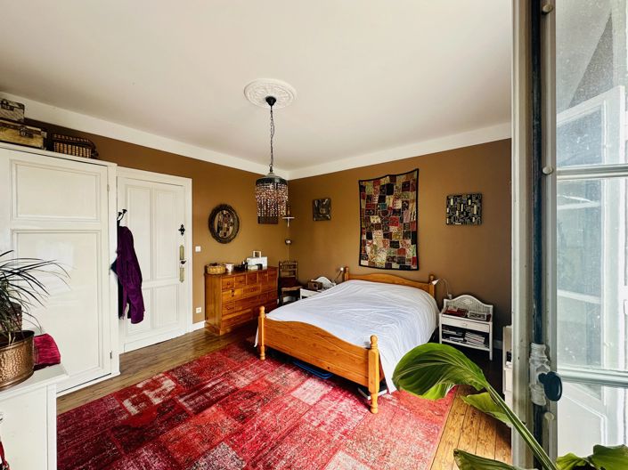 Image No.9-6 Bed House for sale