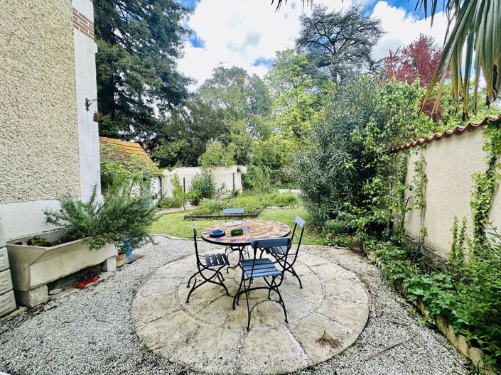 Image No.2-6 Bed House for sale